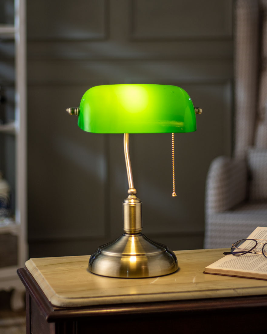 Junips | Classic Banker Lamp