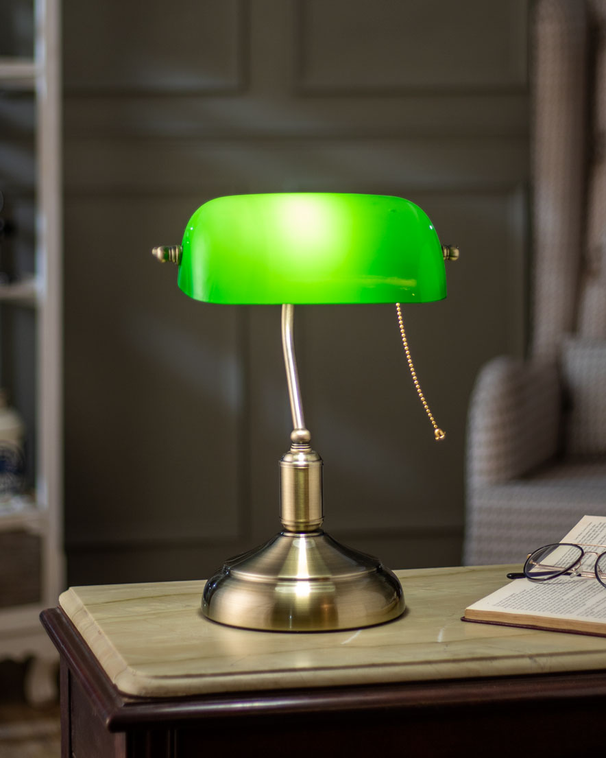 Junips | Classic Banker Lamp