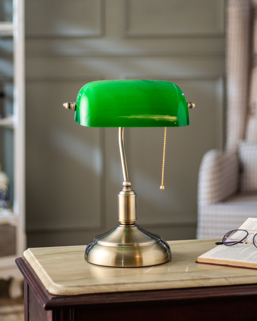 Junips | Classic Banker Lamp
