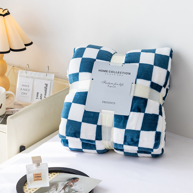 Junips | Stylish blanket in checkered pattern for your home