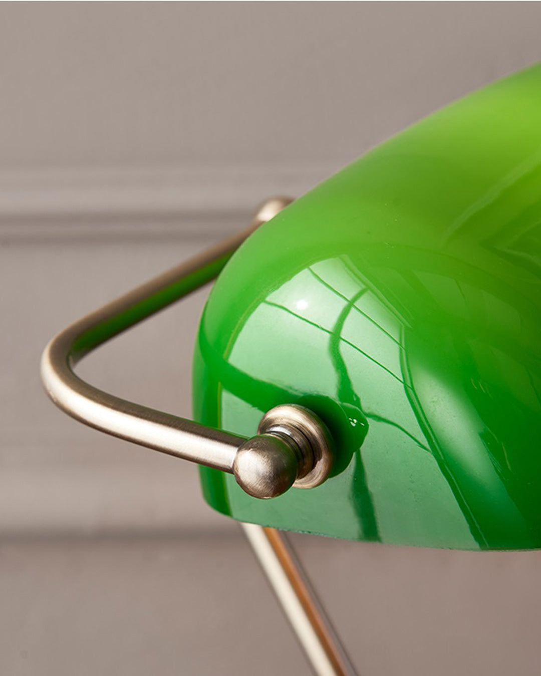 Junips | Classic Banker Lamp