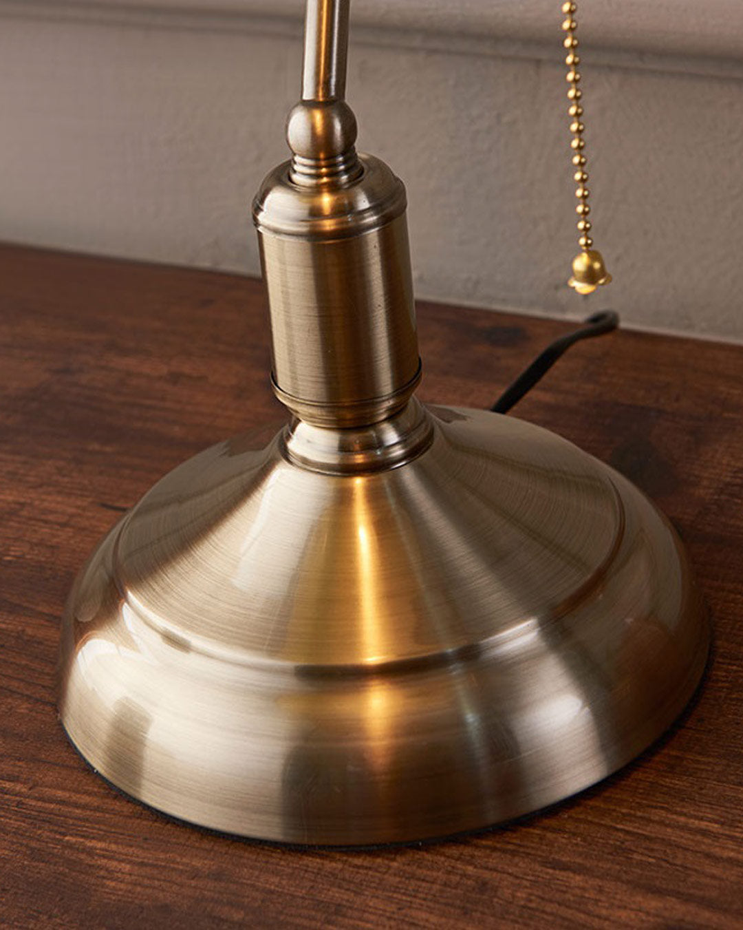 Junips | Classic Banker Lamp