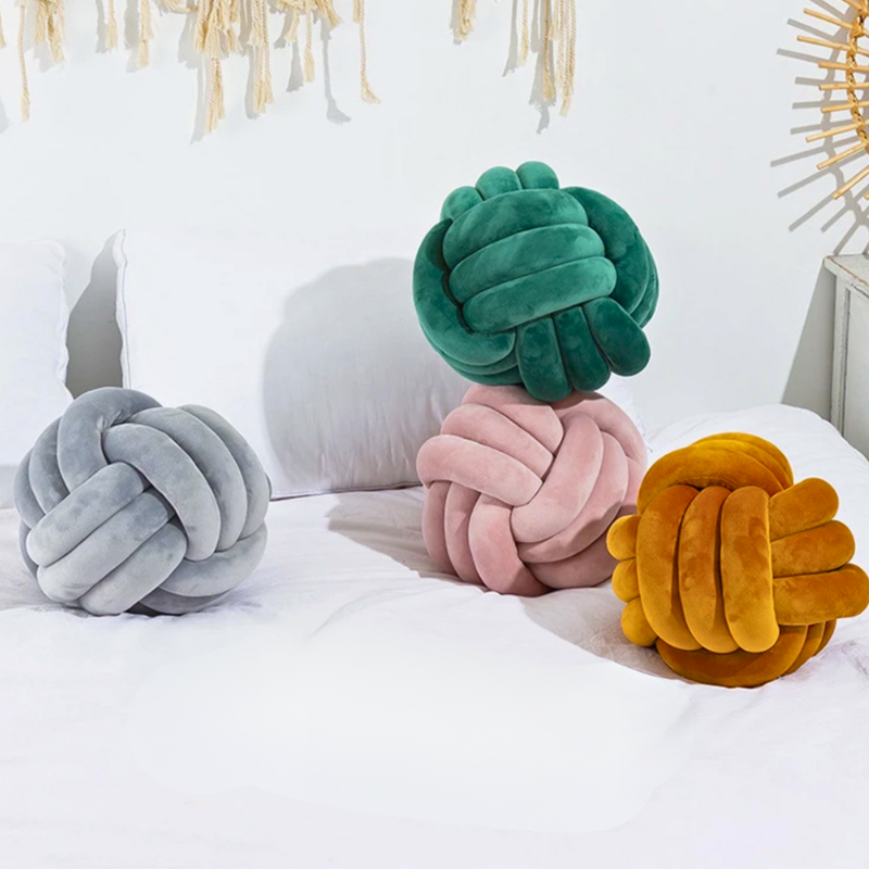 Junips | Scandinavian Knot Cushion made of Velvet