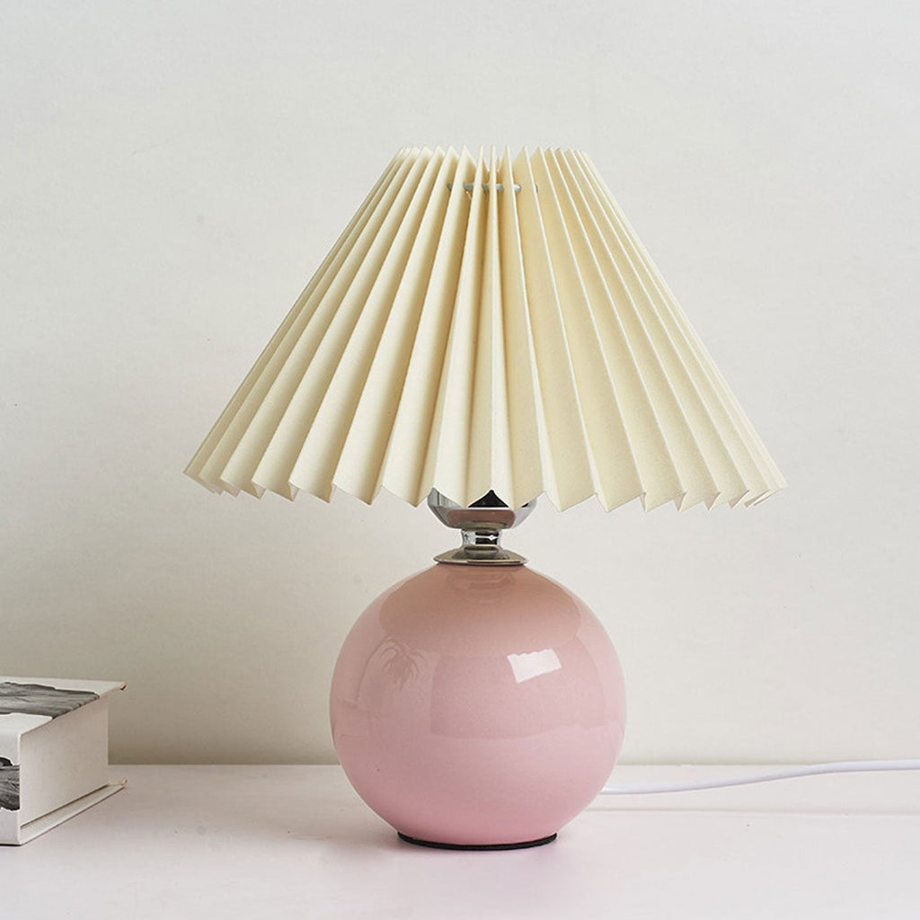 Junips | Nordic minimalist 1-light table lamp made of ceramic with pleats