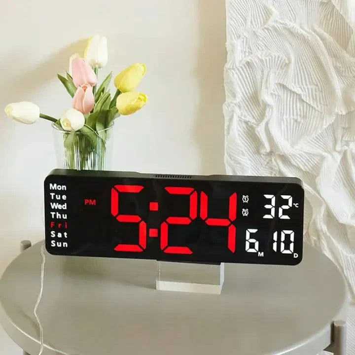 Junips | ARIS - Digital watch with night light Features