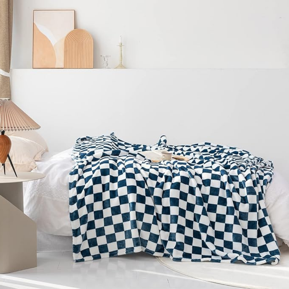 Junips | Stylish blanket in checkered pattern for your home