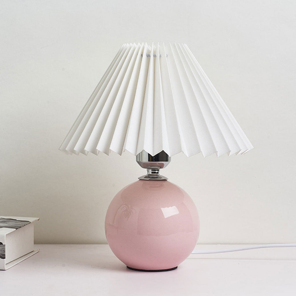 Junips | Nordic minimalist 1-light table lamp made of ceramic with pleats