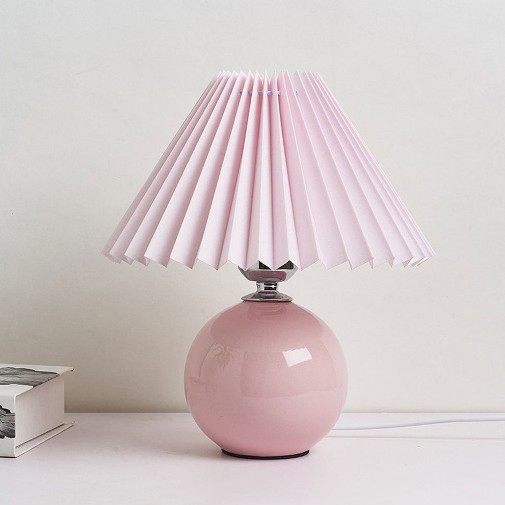 Junips | Nordic minimalist 1-light table lamp made of ceramic with pleats