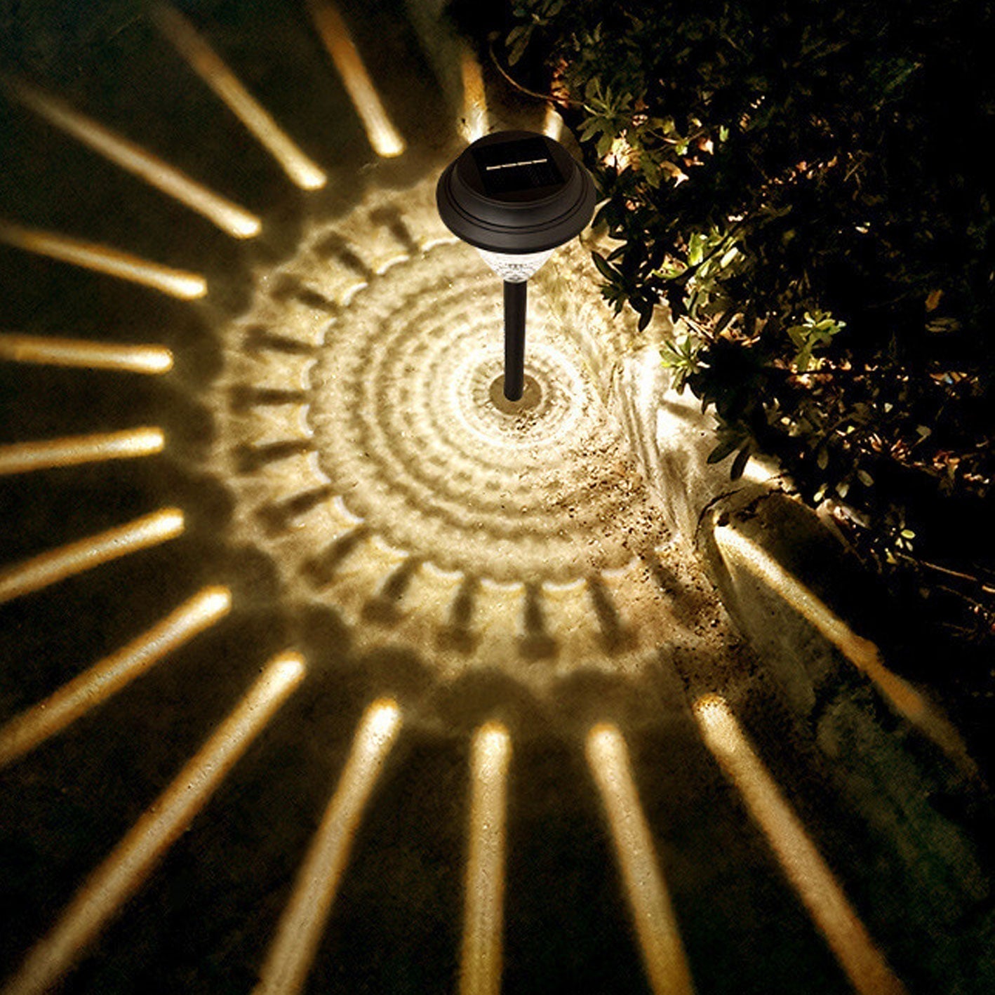 Junips | Solar waterproof circular divergent light shadow design LED outdoor garden decorative light
