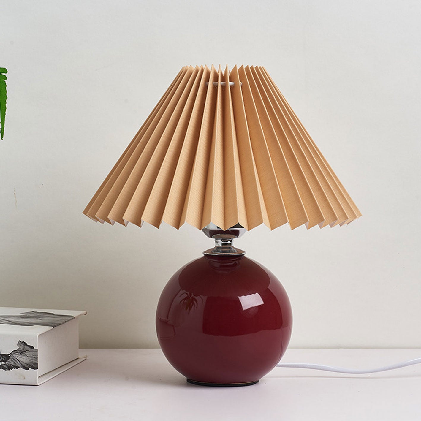 Junips | Nordic minimalist 1-light table lamp made of ceramic with pleats