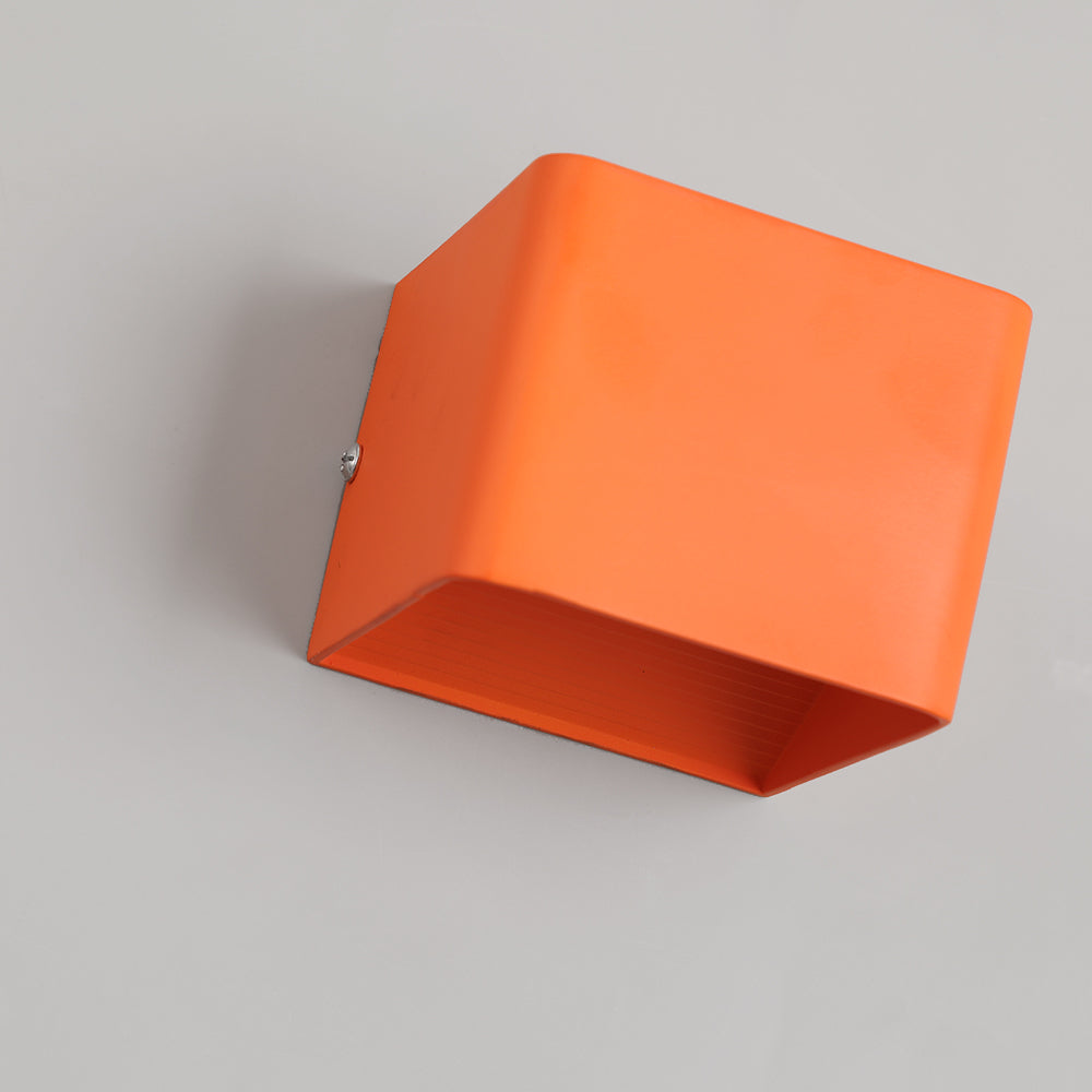 Junips | OrrSquare – Modern square wall lamp for stylish lighting