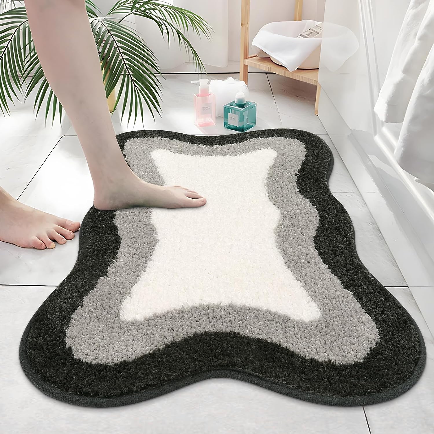 Junips | Black Gradient Bath Mats, Carpet for Bathrooms, Cute Non-Slip Irregular Carpet for Shower Room