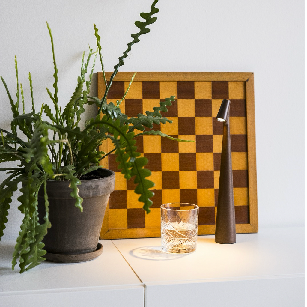 Junips | Table Lamp Modern Red Metal LED Light