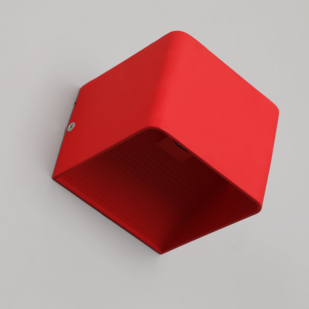 Junips | OrrSquare – Modern square wall lamp for stylish lighting