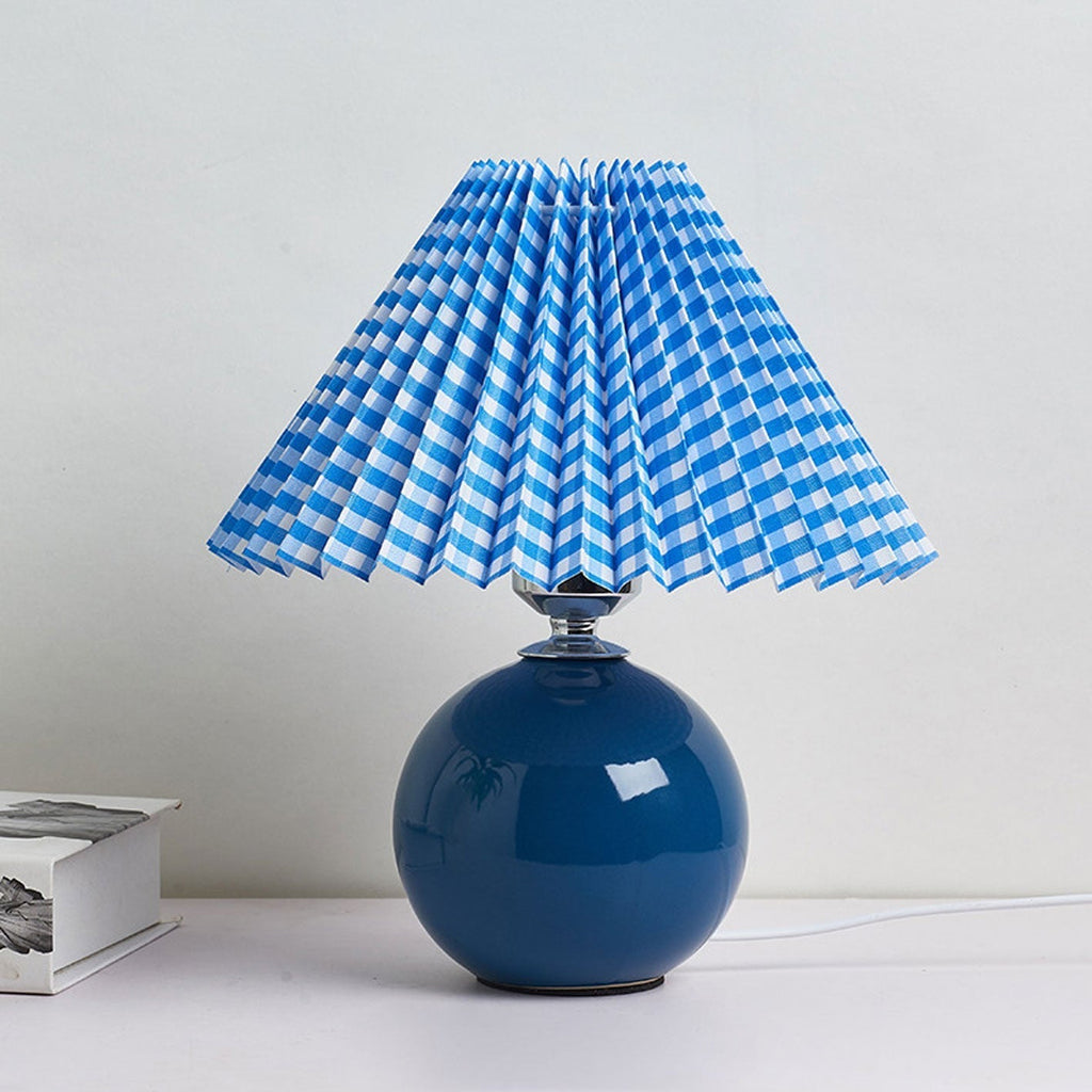 Junips | Nordic minimalist 1-light table lamp made of ceramic with pleats