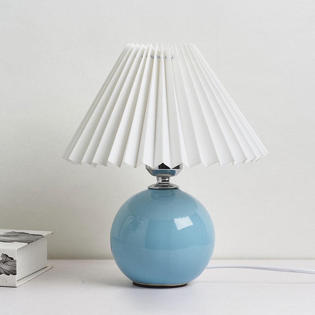 Junips | Nordic minimalist 1-light table lamp made of ceramic with pleats