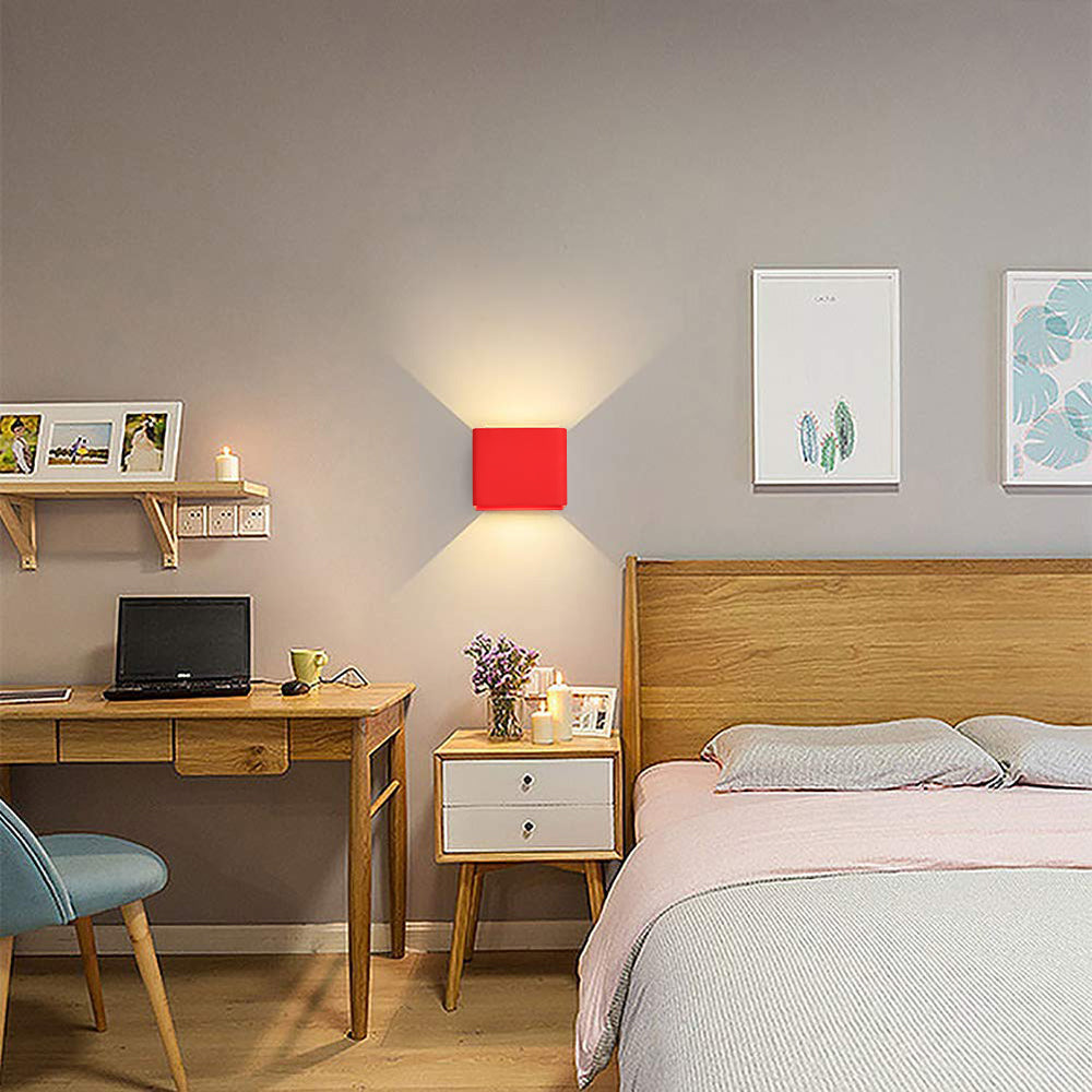 Junips | OrrSquare – Modern square wall lamp for stylish lighting