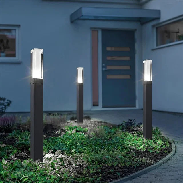 Junips | Elegant Solar Post Light