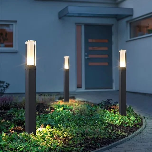 Junips | Elegant Solar Post Light