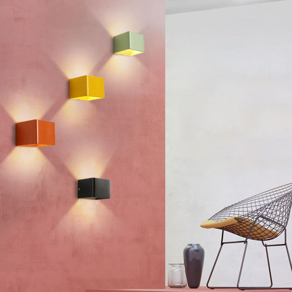 Junips | OrrSquare – Modern square wall lamp for stylish lighting