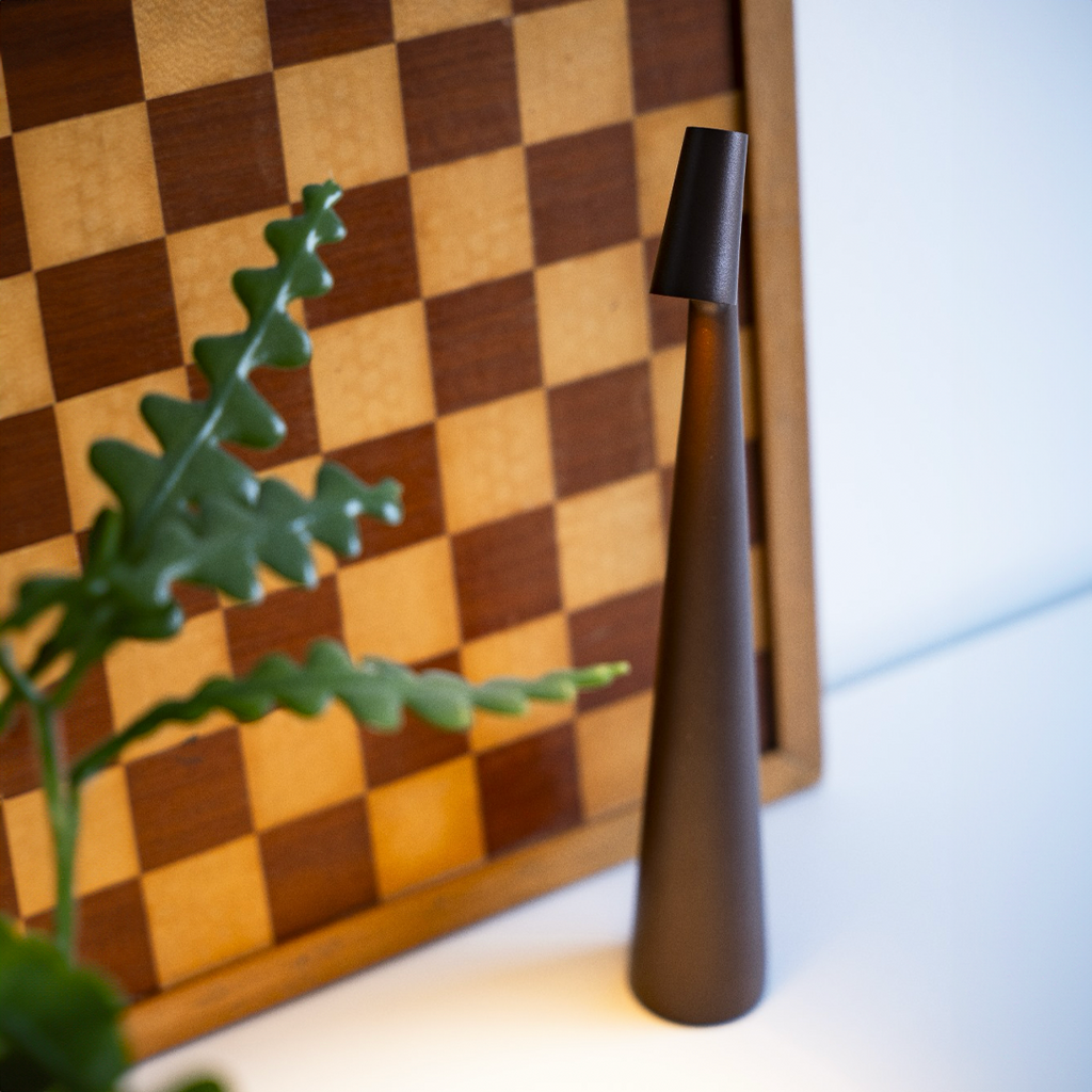 Junips | Table Lamp Modern Red Metal LED Light