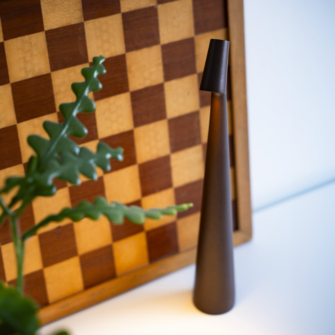 Junips | Table Lamp Modern Red Metal LED Light