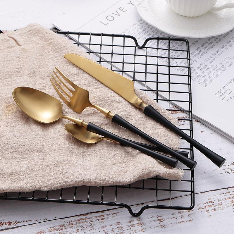 Junips | Classic Stainless Steel Set with Elegant Handles