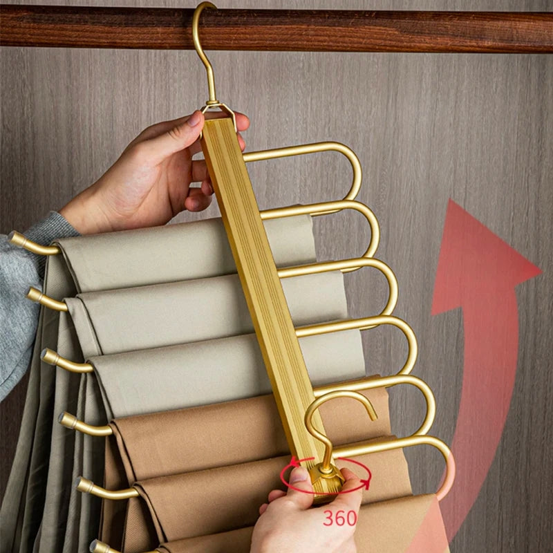 Junips | Space-saving trouser hangers from Gardudu made of aluminum