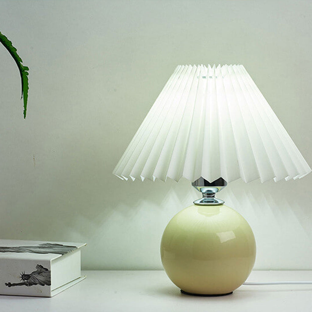 Junips | Nordic minimalist 1-light table lamp made of ceramic with pleats