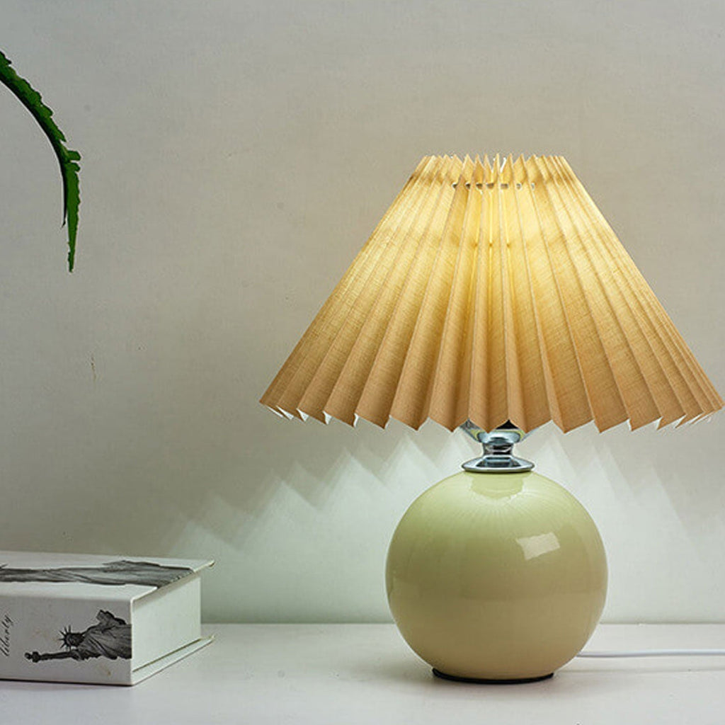 Junips | Nordic minimalist 1-light table lamp made of ceramic with pleats