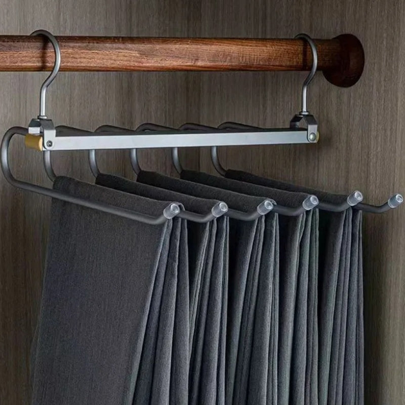 Junips | Space-saving trouser hangers from Gardudu made of aluminum