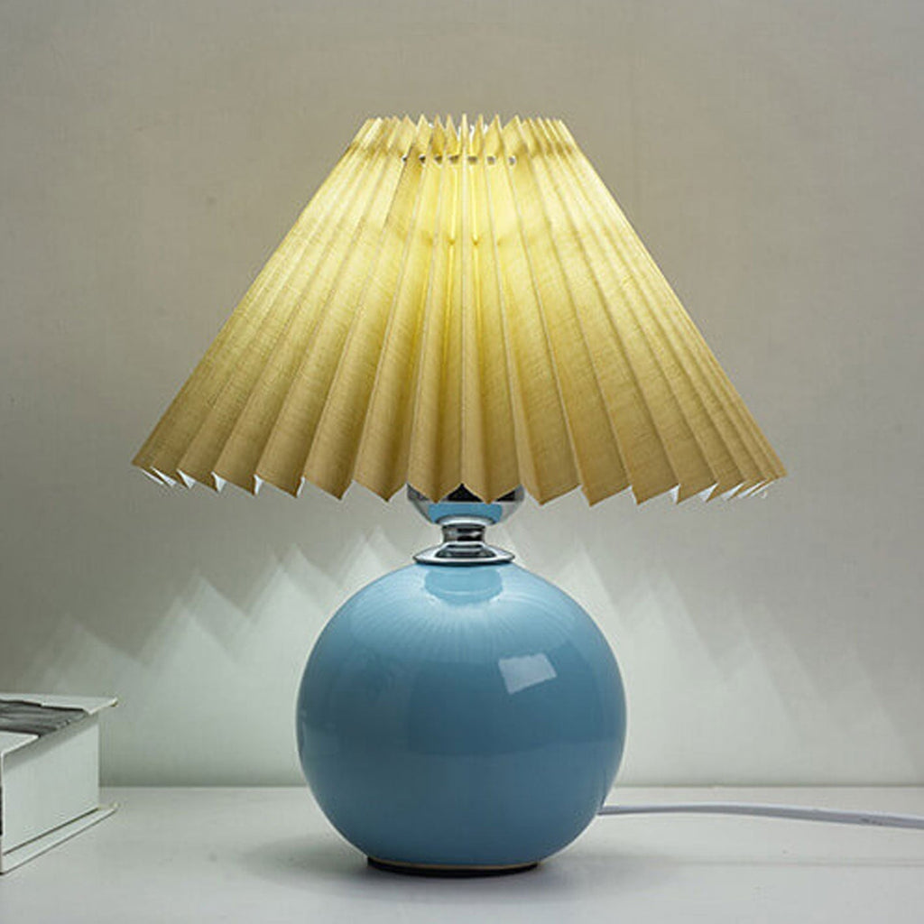 Junips | Nordic minimalist 1-light table lamp made of ceramic with pleats