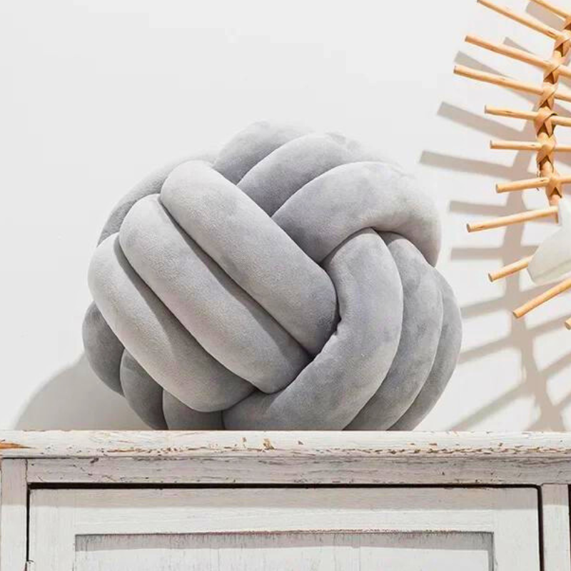Junips | Scandinavian Knot Cushion made of Velvet