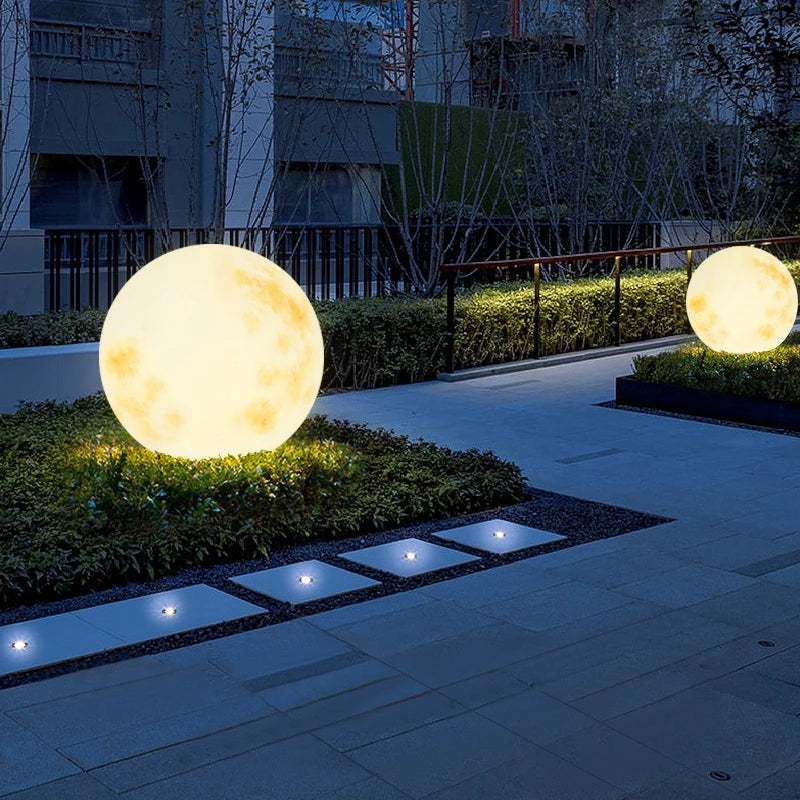 Junips | Garden lamp in the shape of the moon