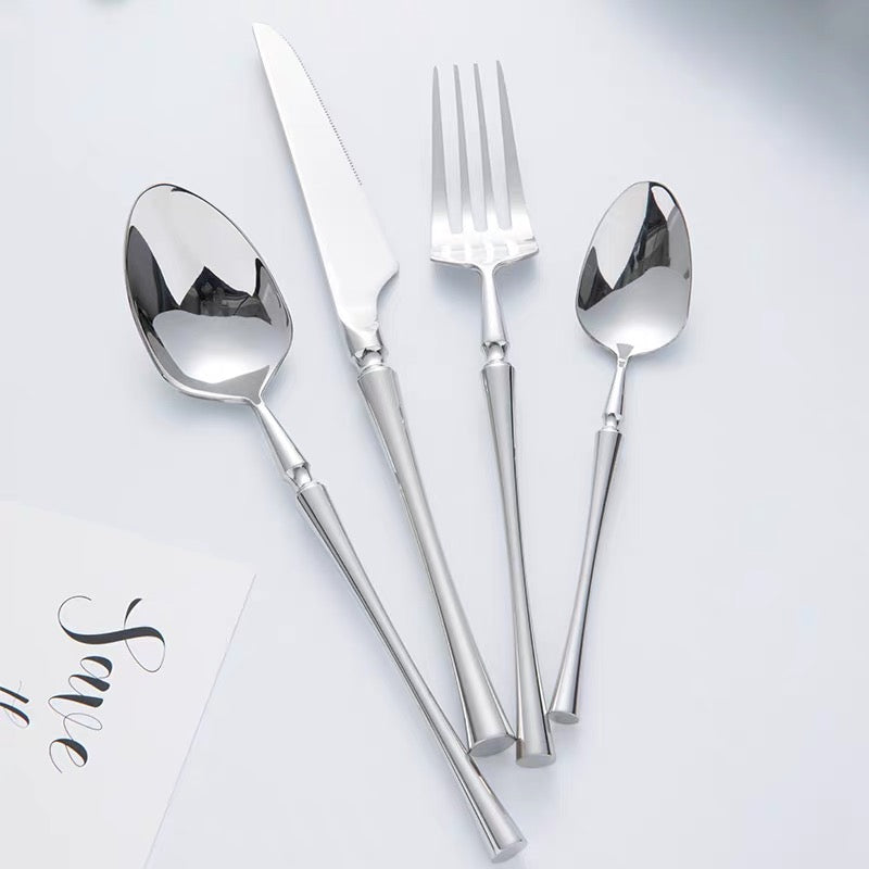 Junips | Classic Stainless Steel Set with Elegant Handles