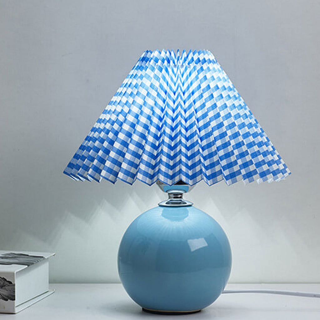 Junips | Nordic minimalist 1-light table lamp made of ceramic with pleats