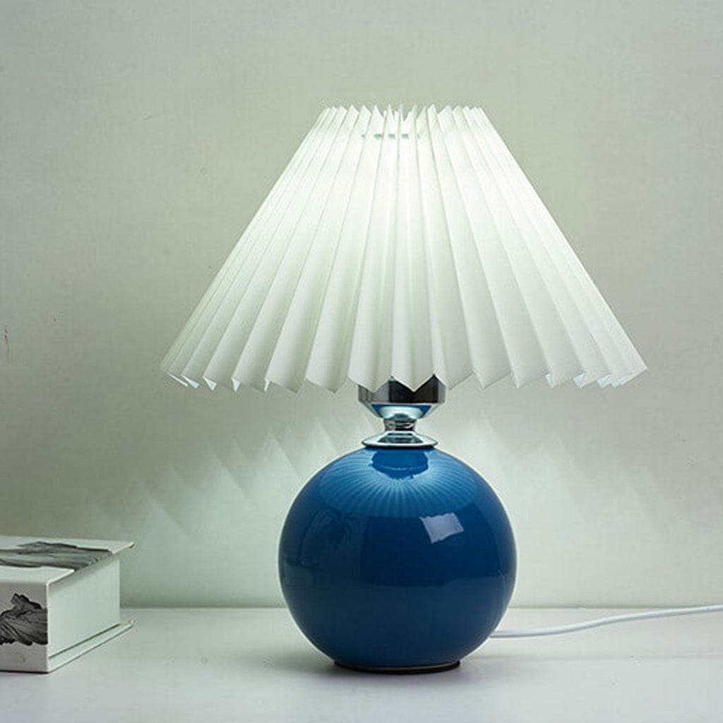Junips | Nordic minimalist 1-light table lamp made of ceramic with pleats