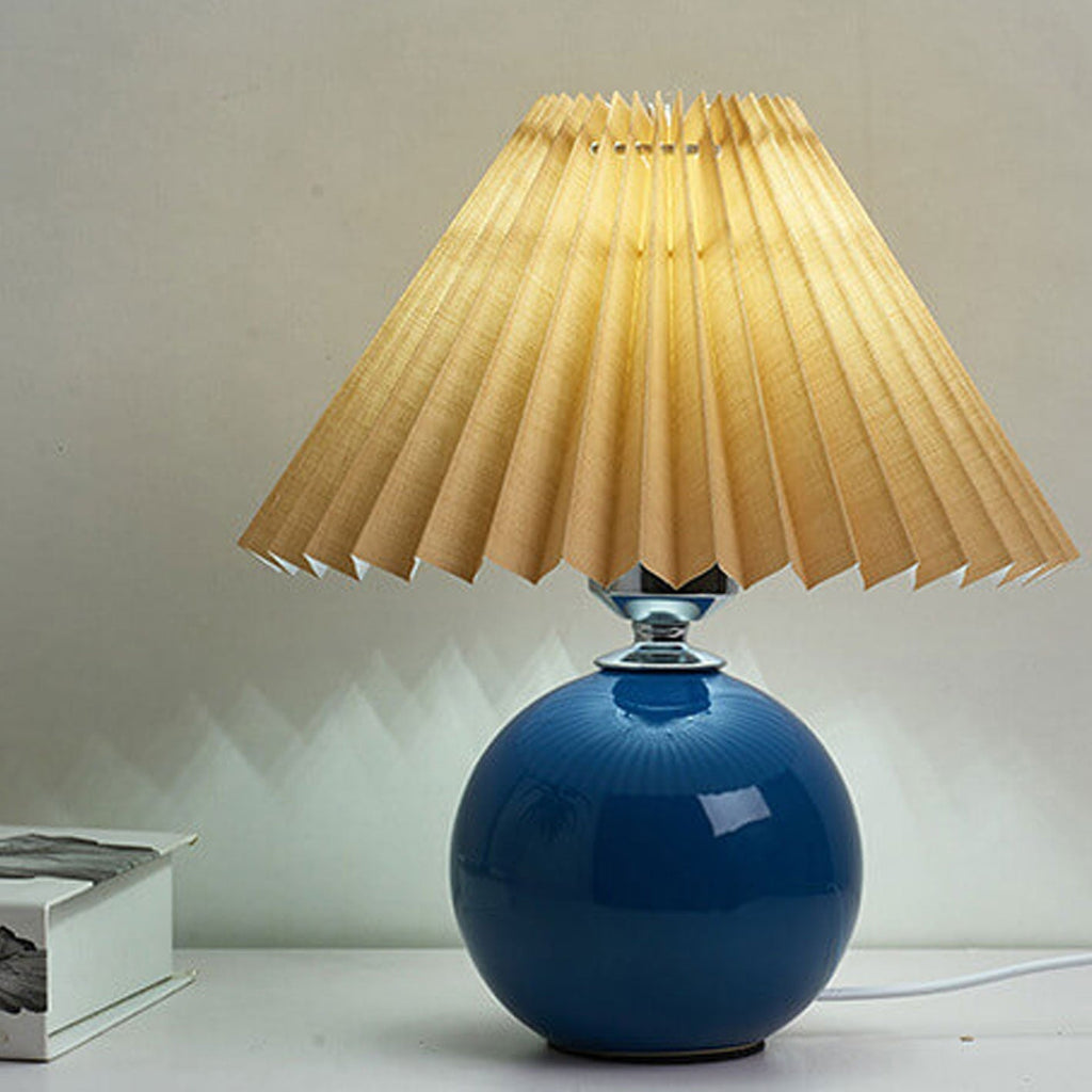 Junips | Nordic minimalist 1-light table lamp made of ceramic with pleats