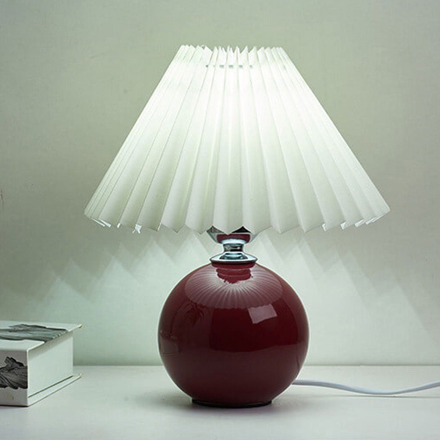 Junips | Nordic minimalist 1-light table lamp made of ceramic with pleats