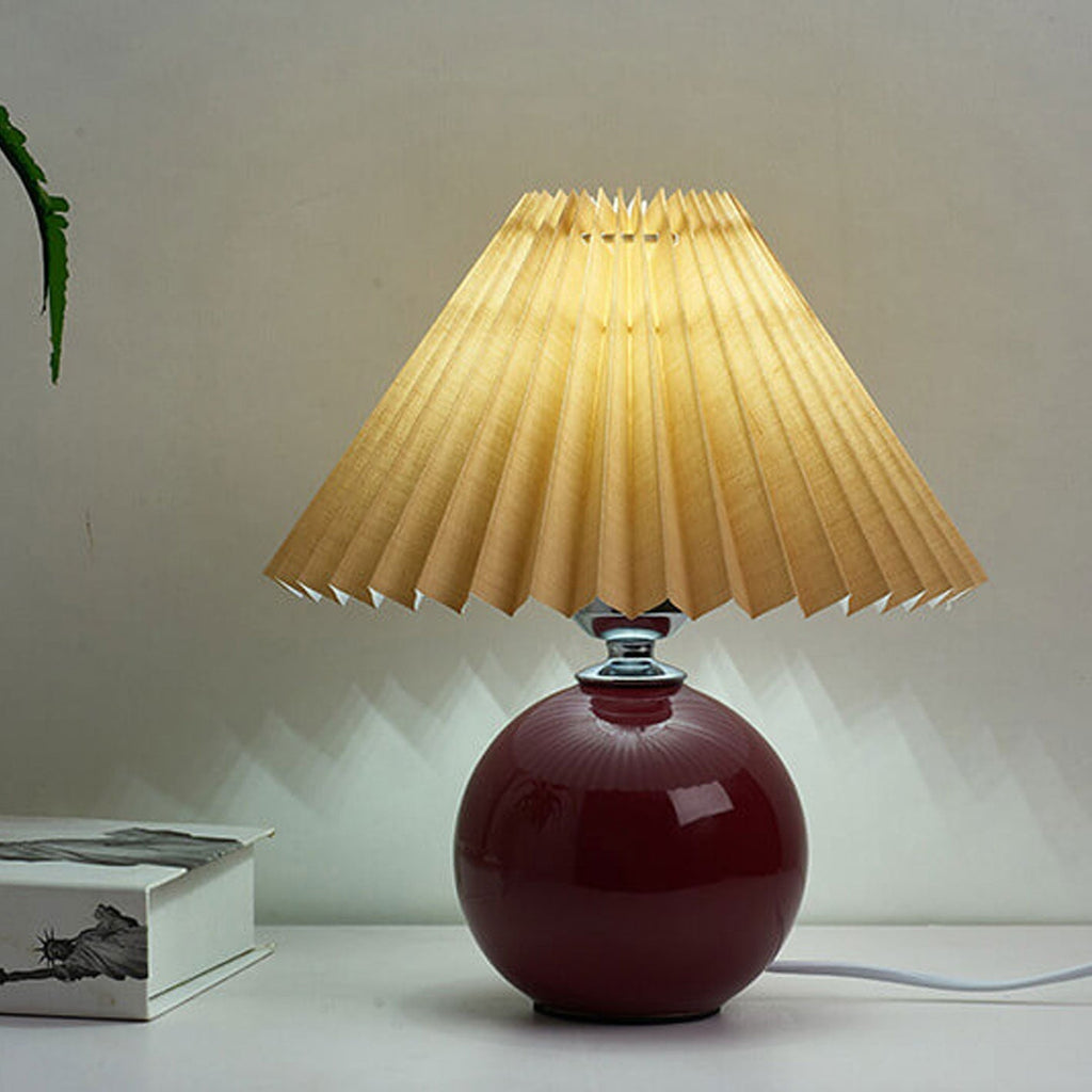 Junips | Nordic minimalist 1-light table lamp made of ceramic with pleats