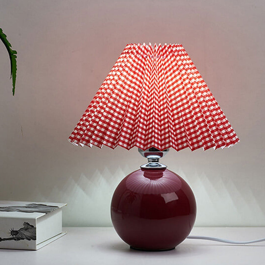 Junips | Nordic minimalist 1-light table lamp made of ceramic with pleats