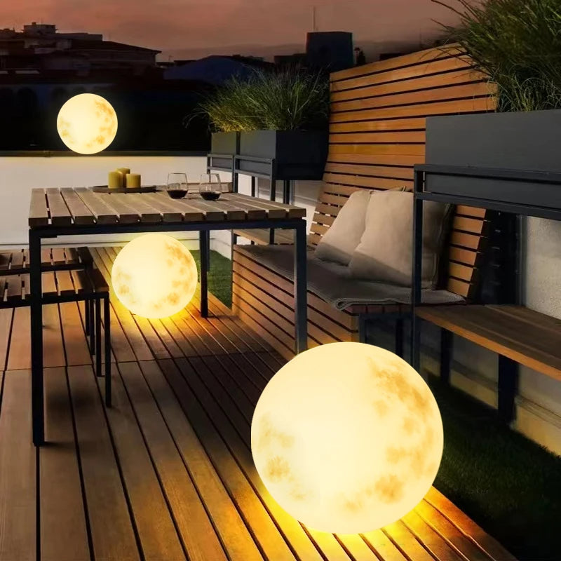 Junips | Garden lamp in the shape of the moon