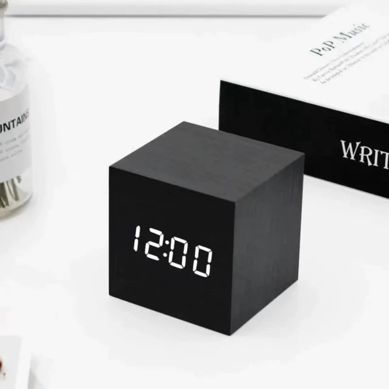 Junips | LED Cube Clock