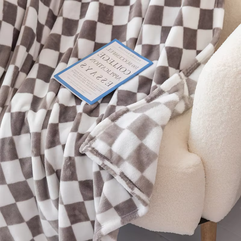 Junips | Stylish blanket in checkered pattern for your home