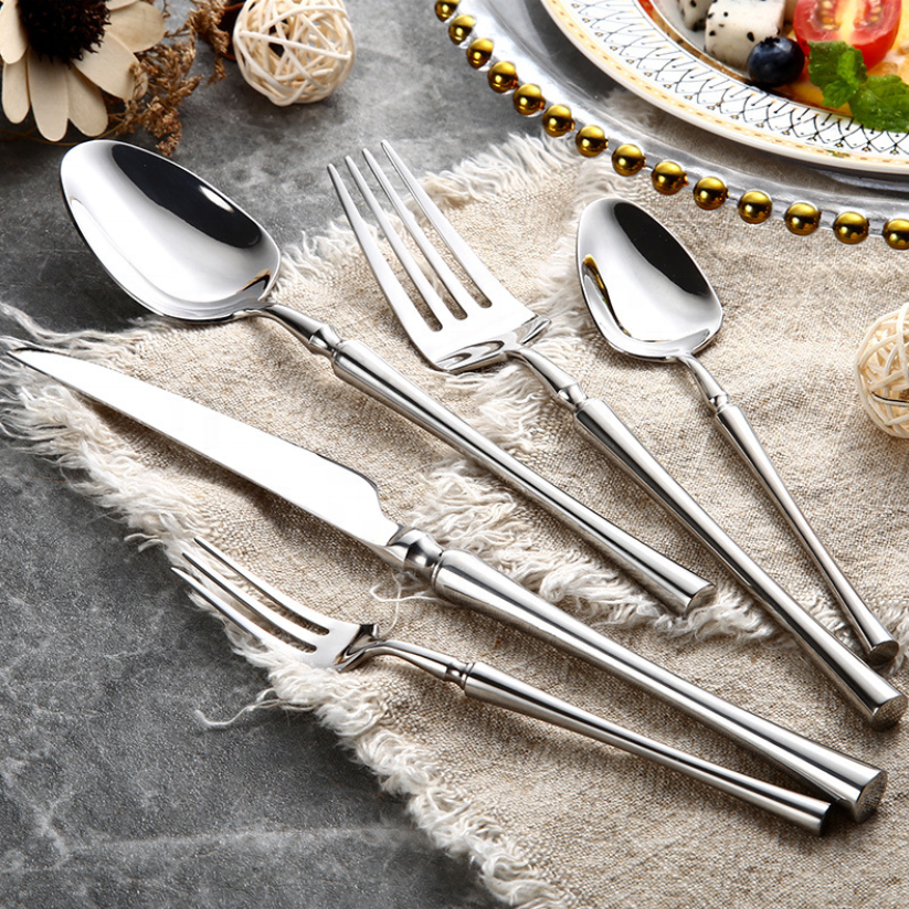 Junips | Classic Stainless Steel Set with Elegant Handles