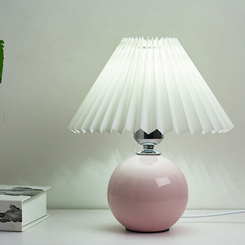 Junips | Nordic minimalist 1-light table lamp made of ceramic with pleats