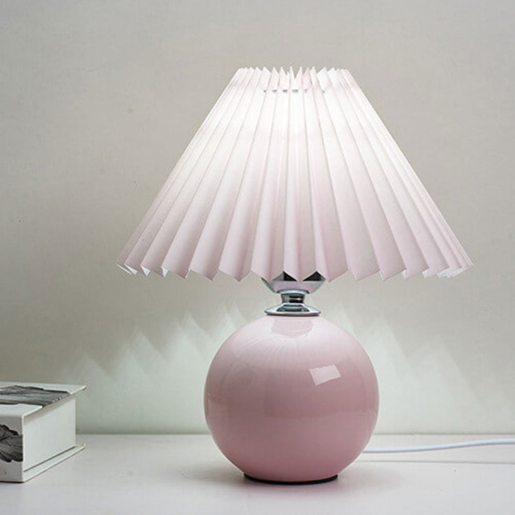 Junips | Nordic minimalist 1-light table lamp made of ceramic with pleats