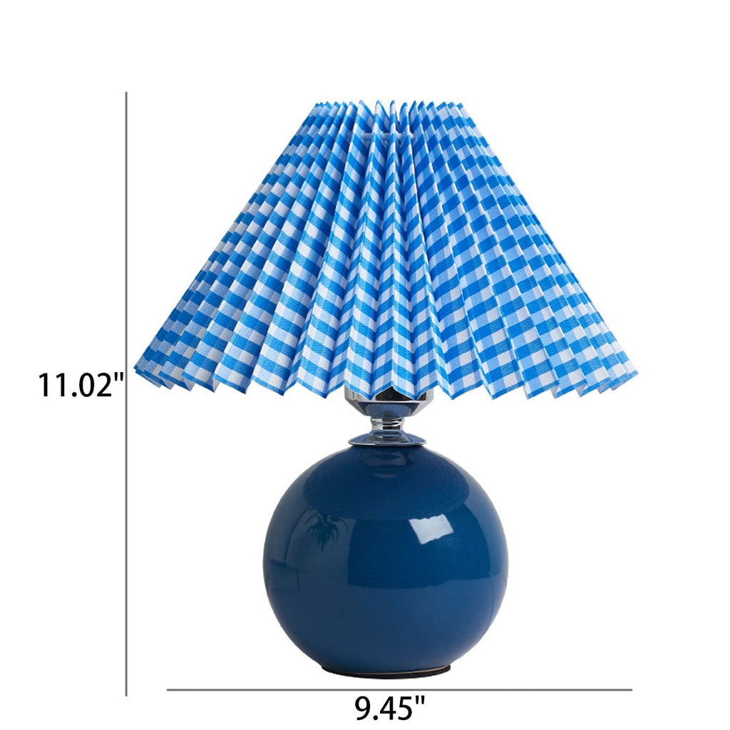 Junips | Nordic minimalist 1-light table lamp made of ceramic with pleats