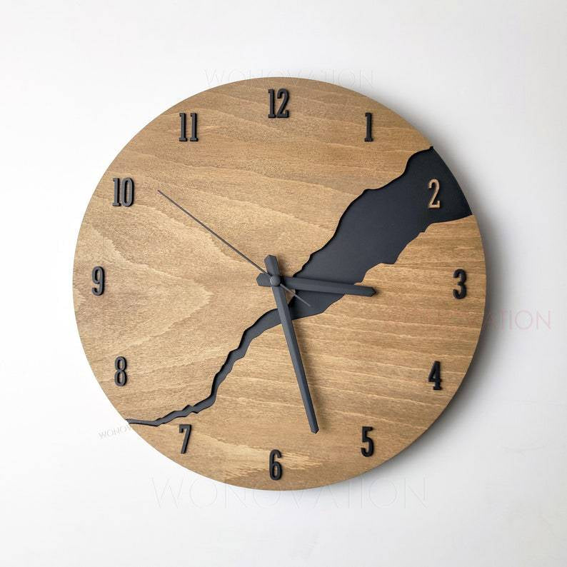 Junips | RusticEdge – Unique wall clock with cracked wood surface and rustic elegance