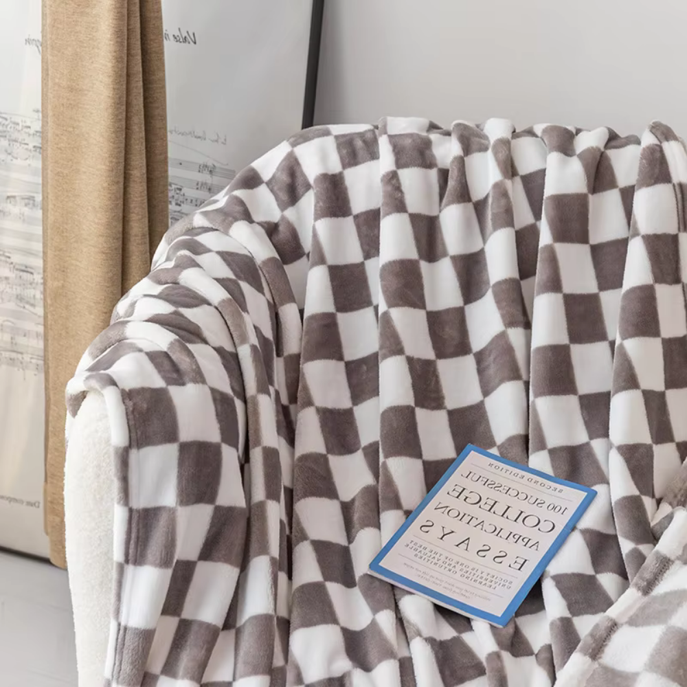 Junips | Stylish blanket in checkered pattern for your home